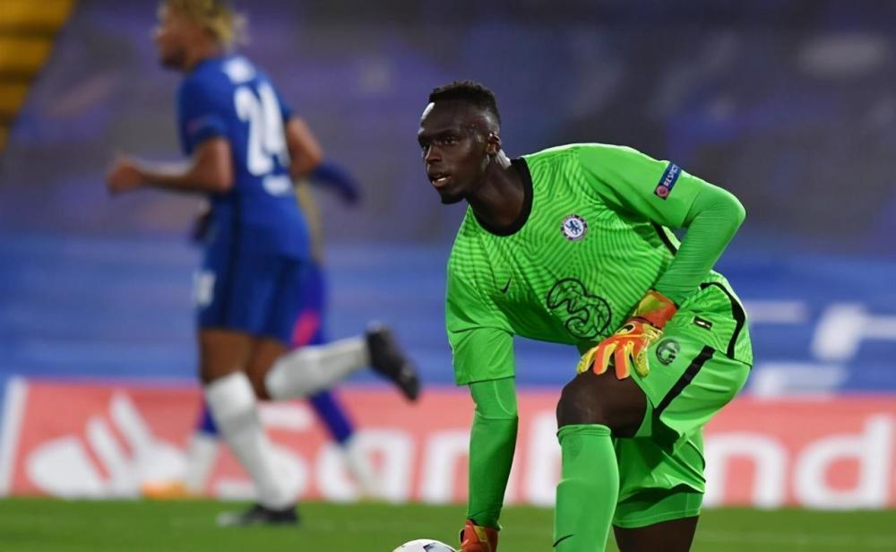  柏林赫塔门将神勇发挥，多次扑救保住球队不败之身  